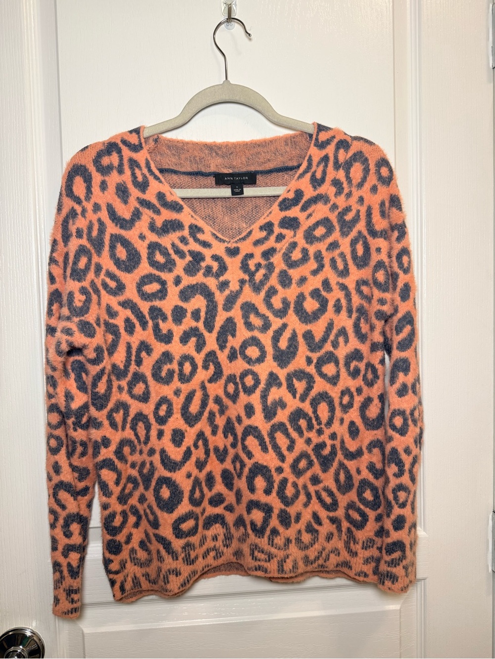 Ann Taylor Pink & grey Leopard Print V-Neck Sweater Small